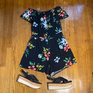 Linen floral romper w/pockets!